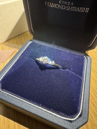 【銀座ダイヤモンドシライシの口コミ】 デザインがティアラのようでとても気に入り一目惚れで購入しました。ダイ…