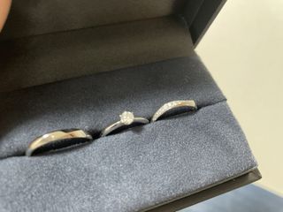 【ラザール ダイヤモンド(LAZARE DIAMOND)の口コミ】 ダイヤモンドが11粒入っており、また彼から婚約指輪でもらったものと重ね…