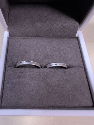 【BONDS(ボンズ)の口コミ】 シンプルでどんな服装にも合いそうです。
プラチナ製でマット加工されてい…