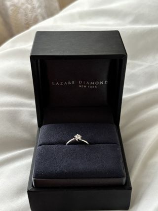 【ラザール ダイヤモンド(LAZARE DIAMOND)の口コミ】 シンプルでどんな場面でも着用できる。
ダイヤがキラキラしていて、とても…