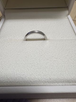 【アイプリモ(I-PRIMO)の口コミ】 デザイン性もよく指輪のサイズもよくフィットしたモノである。誕生石も内…