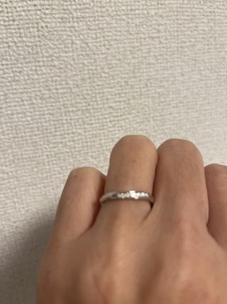 【銀座ダイヤモンドシライシの口コミ】 ダイヤモンドの輝きが素晴らしく、どの角度から見てもすごくきれいにみえ…