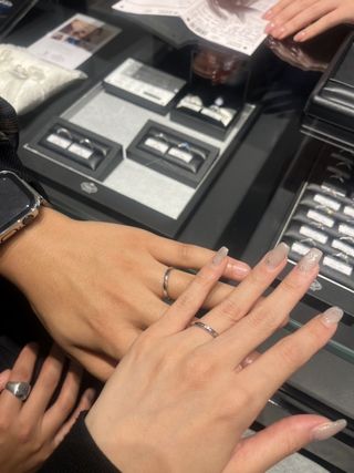 【エクセルコダイヤモンド(EXELCO DIAMOND)の口コミ】 シンプルなデザインながらもミル打ち加工がされており、人と被らない感じ…