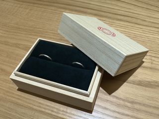 【出雲結(いずもゆい)の口コミ】 デザイン：雲結
中央ホーニング
上下縁鏡面

ツヤっとした仕上げの結婚指…