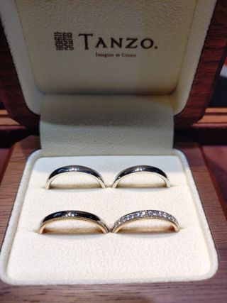 【TANZO.(鍛造指輪)の口コミ】 つけ心地がとにかく良いですし、繊細な部分が素敵です。刻印を内側にあし…