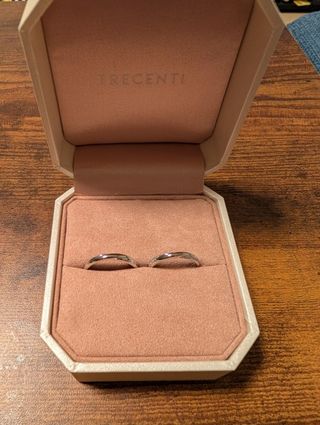 【TRECENTI(トレセンテ)の口コミ】 シンプルながら女性用はサイドがさりげなく綺麗に輝くデザインに惹かれま…