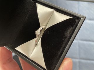 【エクセルコダイヤモンド(EXELCO DIAMOND)の口コミ】 デザイン性と装着感の両立が魅力です。シンプルながらも上品な輝きを放ち…