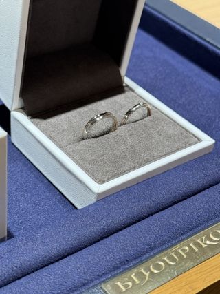 【COCKTAIL(カクテル)の口コミ】 2つのリングが交差するようなデザインで、独創的かつ派手すぎないデザイン…