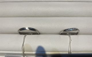 【I's stone(アイズストーン)の口コミ】 ウェーブの彫りへダイヤが入るデザインに一目惚れし、その上でカラーダイ…