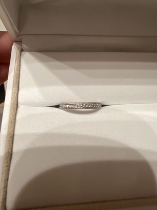 【PILOT BRIDAL(パイロットブライダル)の口コミ】 ミル打ちデザインがとても可愛く、あまり他のブランドとデザインがかぶら…