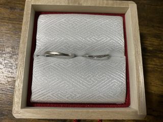 【TOMOE(トモエ)の口コミ】 TOMOEの唐衣。アシンメトリーにダイヤが埋め込まれているのが可愛いです。…