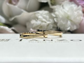 【TANZO.(鍛造指輪)の口コミ】 3種類の表面加工が施してあり、少しずつ左右に回すと表から見える加工面が…