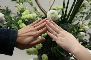 【出雲結(いずもゆい)の口コミ】 シンプルなのに上品で、どんな服にも合わせやすいところが気に入っていま…