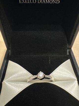 【エクセルコダイヤモンド(EXELCO DIAMOND)の口コミ】 婚約指輪は、大切な時だけにつけるのではなく、日常的につけたいと思い探…