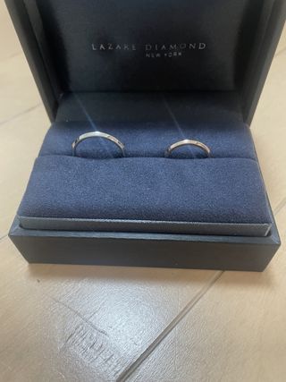 【ラザール ダイヤモンド(LAZARE DIAMOND)の口コミ】 節が太いので、指輪をはめたときに指の根元で指輪がクルクルと回ってしま…