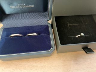 【銀座ダイヤモンドシライシの口コミ】 婚約指輪と結婚指輪を組み合わせて付けることができることが、特別感があ…