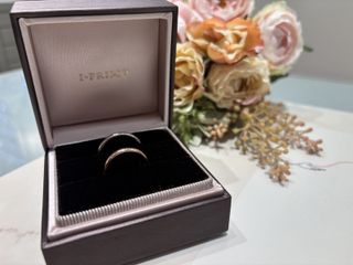 【アイプリモ(I-PRIMO)の口コミ】 旦那さんも私もシンプルな指輪を着けたかったのですが、デザインや価格的…