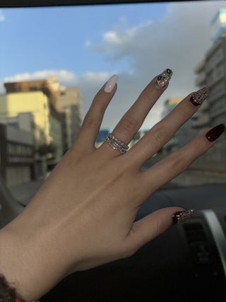 【カオキ　ダイヤモンド専門卸直営店の口コミ】 ダイヤモンドの輝きがすごく可愛いし、
このデザインでこのダイヤの大きさ…