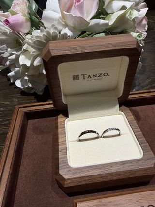 【TANZO.(鍛造指輪)の口コミ】 ゼクシィの雑誌で見た時に丈夫で安心出来る指輪だと思ったからです。お店…