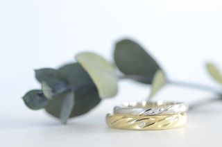 【CRAFY(クラフィ)の口コミ】 夫がゴールド、妻がプラチナにし、素材は違うがデザインを同じにすること…