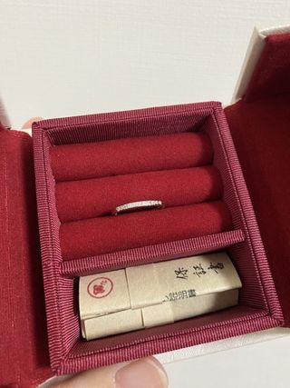 【ひなの口コミ】 太すぎず細すぎず指の短い私でも綺麗に付けられます。なめらかでつけ心地…