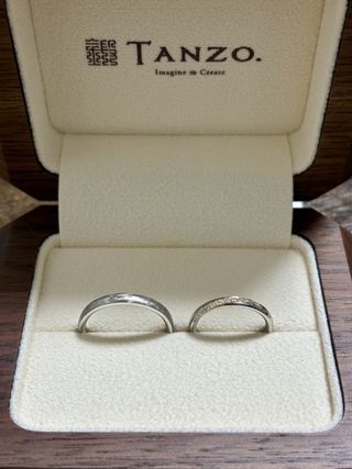 【TANZO.(鍛造指輪)の口コミ】 【指輪のデザイン】
左: 平甲丸ストレート HARD鍛造 全周アイスマット Pt9…