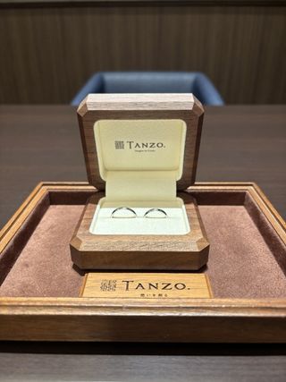 【TANZO.(鍛造指輪)の口コミ】 つけ心地がよく、ダイヤを入れたのでキラキラしていて素敵。シンプルでも…