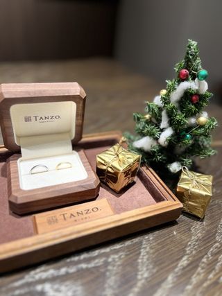 【TANZO.(鍛造指輪)の口コミ】 デザイン細部までこだわりましたのでゴールドで段差をつけました。ライン…