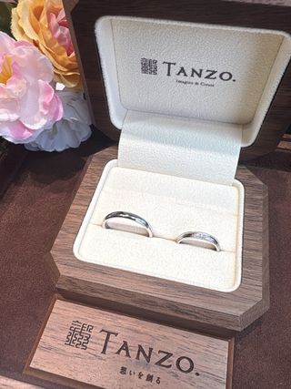 【TANZO.(鍛造指輪)の口コミ】 デザインはこれまでの使った指輪の写真を何枚を見て参考にでき、どんな指…