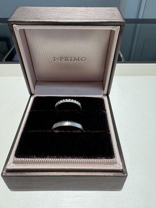 【アイプリモ(I-PRIMO)の口コミ】 女性用は、ハーフエタニティーのため、とてもキラキラしていて可愛らしい…