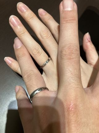 【TANZO.(鍛造指輪)の口コミ】 同じマットの加工でかつ、妻の指輪には自分の好きな色のダイヤモンドをワ…