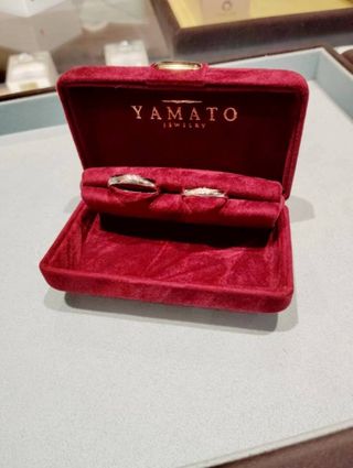 【PILOT BRIDAL(パイロットブライダル)の口コミ】 結婚指輪として一番オーソドックスなデザインを選びました。
斜めのライン…