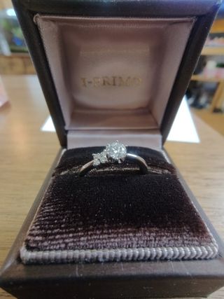 【アイプリモ(I-PRIMO)の口コミ】 ピンクのメレダイヤがさり気なくついており、非常に特別感を感じるデザイ…