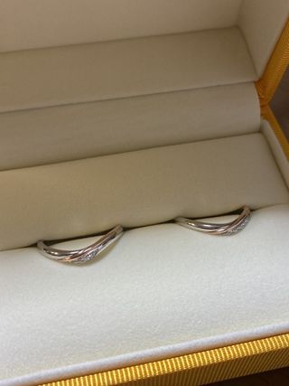【ケイウノ ブライダル(K.UNO BRIDAL)の口コミ】 パートナーの希望が、ピンクゴールドが映えダイヤがあしらわれているもの…