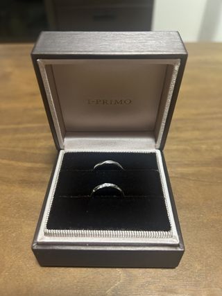 【アイプリモ(I-PRIMO)の口コミ】 指輪のふちが細く、ウェーブタイプのデザインのため
手を握りしめても違和…