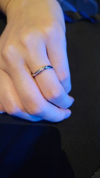 【銀座ダイヤモンドシライシの口コミ】 私が細身のデザインが好みだったのと、ダイヤの入ったものが欲しいと思い…