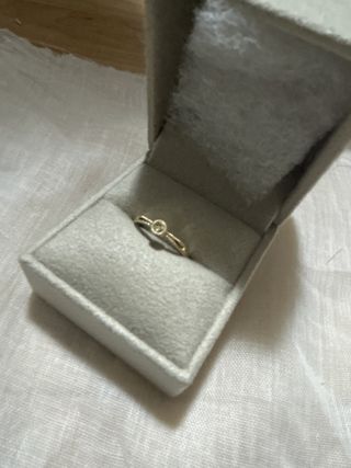 【mina.jewelry(ミナジュエリー)の口コミ】 デザインがシンプルかつ王道な感じです。
ですがシンプルなのに、形を変え…