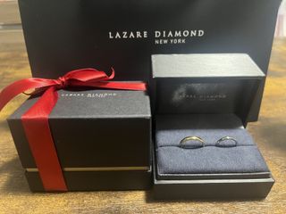【ラザール ダイヤモンド(LAZARE DIAMOND)の口コミ】 普段使いできるシンプルなデザインを探していました。
シンプルだからこそ…