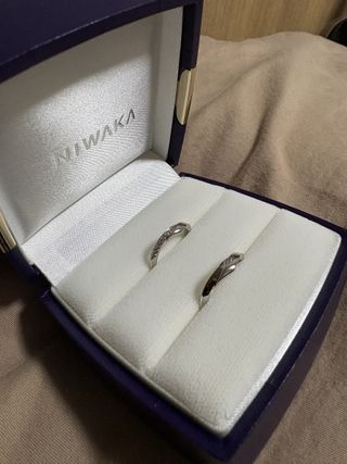 【俄(にわか)の口コミ】 ダイヤモンドが広範囲にわたってデザインされているところです。太めなの…