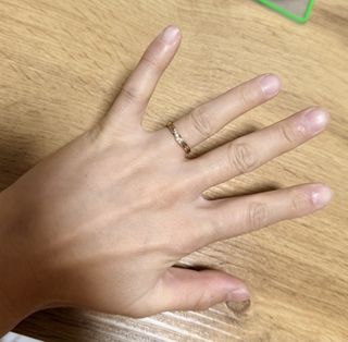 【銀座ダイヤモンドシライシの口コミ】 まずなんと言ってもデザインです。
シンプルなプラチナのリングではなく、…