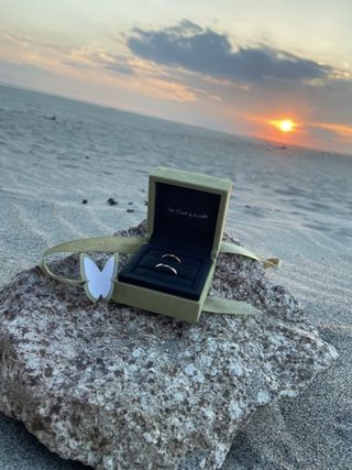 【ヴァン クリーフ＆アーペル(Van Cleef & Arpels)の口コミ】 シンプルな2.5mmのリングを選びました。
色はローズゴールドです。
ゴール…