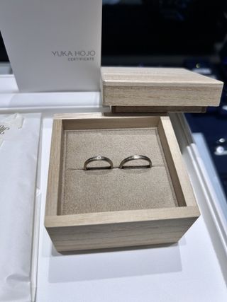 【YUKA HOJO(ユカホウジョウ)の口コミ】 アンティーク感のあるデザインです。
素材はホワイトゴールドを選びました…