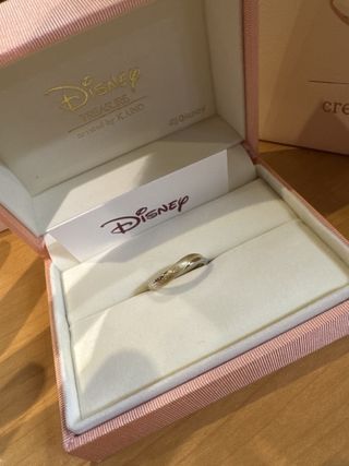 【ケイウノ ブライダル(K.UNO BRIDAL)の口コミ】 自分の指が短くて、いろんな店舗で着用しても似合う形がなかったです。
ス…