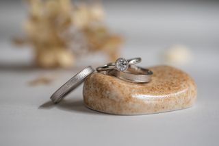 【Cayof(カヨフ)の口コミ】 婚約指輪を普段から着用したかったため、結婚指輪と重ねて着けられるデザ…