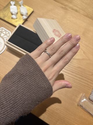 【出雲結(いずもゆい)の口コミ】 指輪のデザインはシンプルだけど他にはないデザインで良い。素材はプラチ…