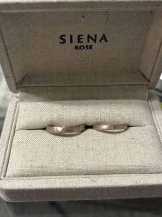 【SIENAROSE(シエナロゼ)の口コミ】 ロゼチナという素材のため、肌馴染みが良く、強度も十分にあります。
また…