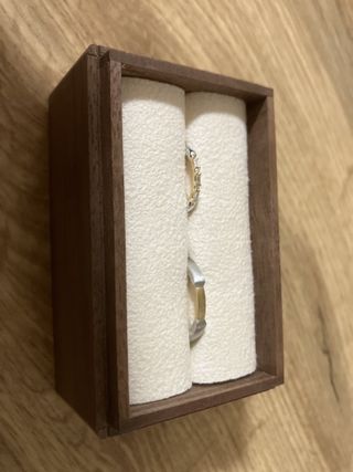 【PORTADA(ポルターダ)の口コミ】 最初はこの指輪に一目惚れして選んだのですが、
更に個性的なデザイン、指…