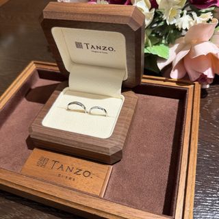 【TANZO.(鍛造指輪)の口コミ】 希望だったSカーブのデザインで、材質はプラチナにしました。当初はダイヤ…