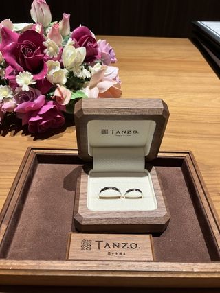 【TANZO.(鍛造指輪)の口コミ】 とにかく丈夫そうでツヤツヤで高級感があり、とても綺麗です。入籍指輪で…