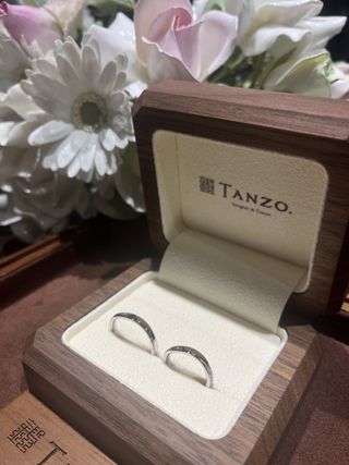 【TANZO.(鍛造指輪)の口コミ】 S字ウェーブで、そのウェーブに沿ってダイアモンドを埋めていただきました…